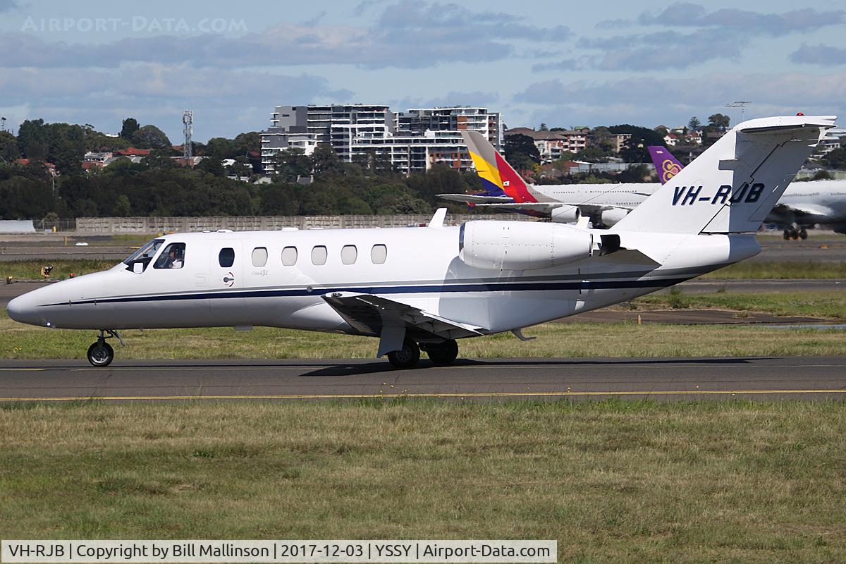 VH-RJB, 2002 Cessna 525A CitationJet CJ2 C/N 525A-0094, taxiing