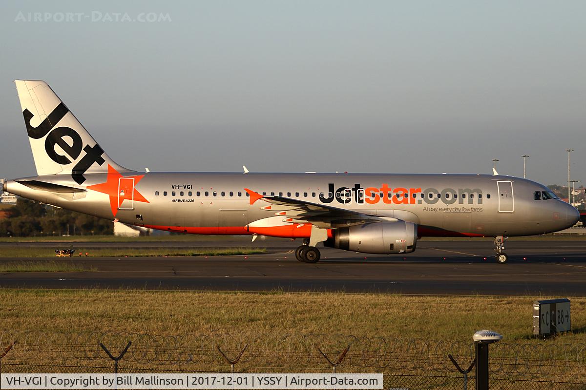 VH-VGI, 2010 Airbus A320-232 C/N 4466, taxiing