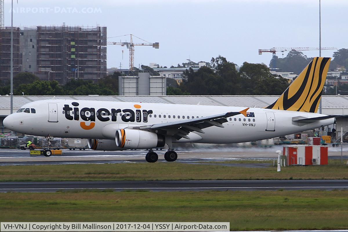 VH-VNJ, 2006 Airbus A320-232 C/N 2982, for 16R