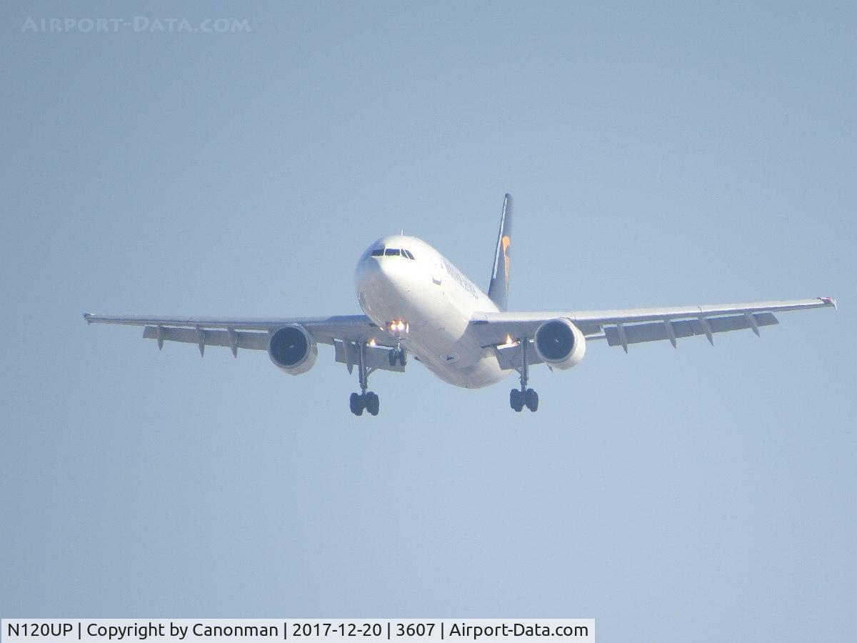 N120UP, 2000 Airbus A300F4-622R C/N 0805, Landing