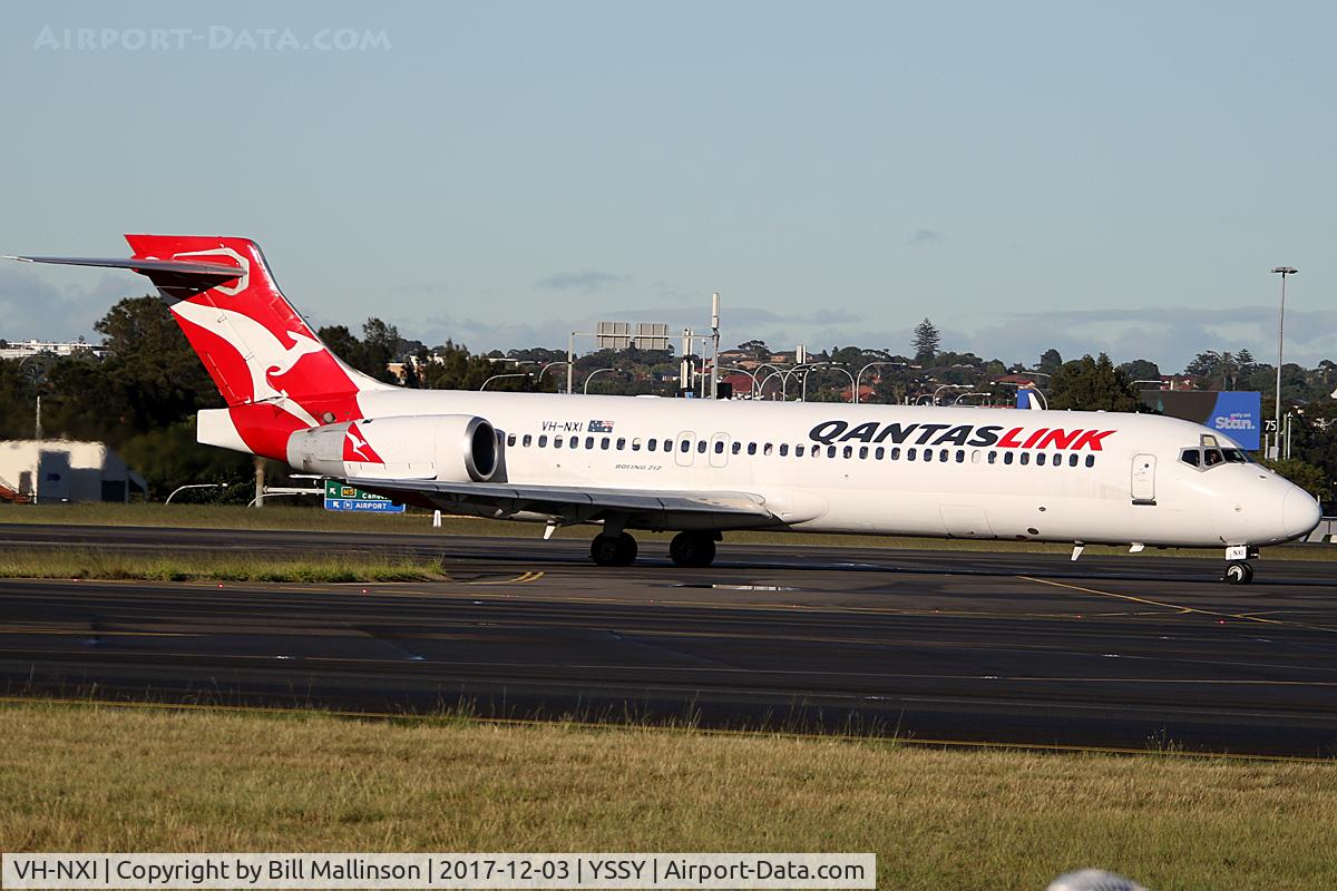 VH-NXI, 1999 Boeing 717-2K9 C/N 55054, TAXIING