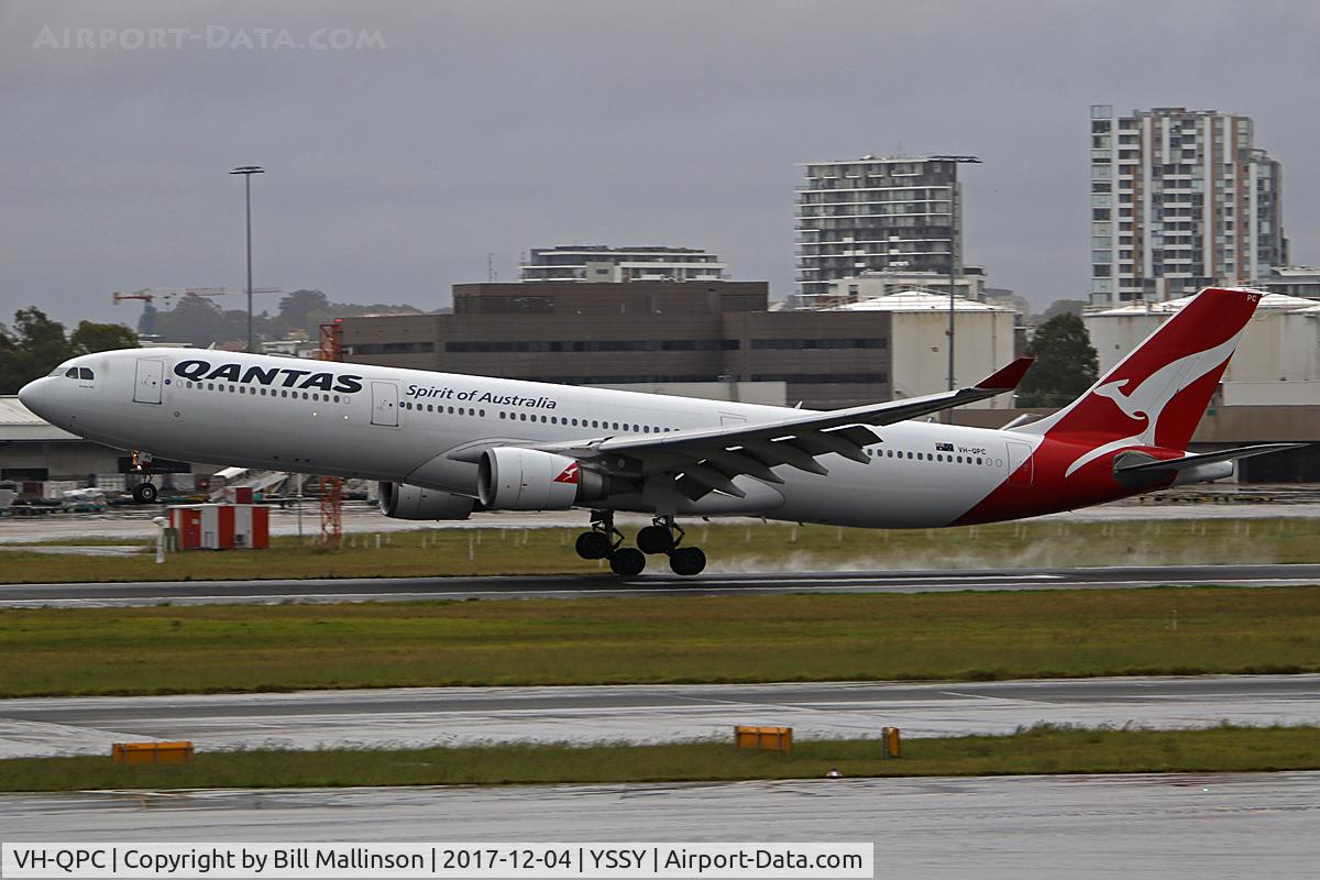 VH-QPC, 2003 Airbus A330-303 C/N 564, ONTO A WET 16R