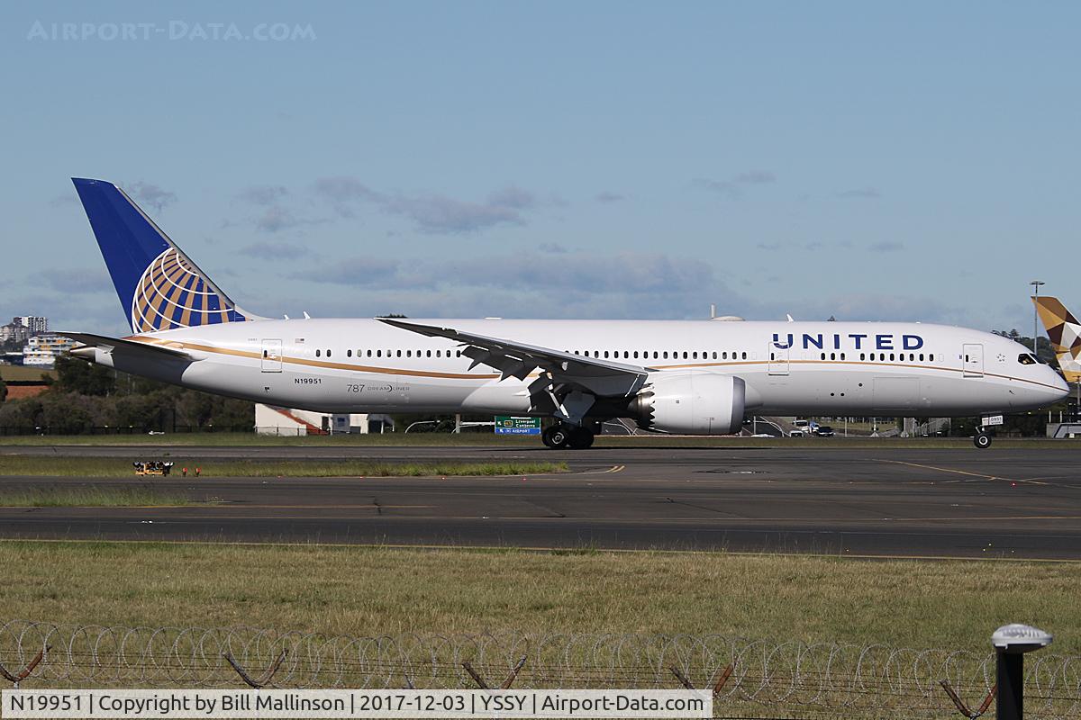 N19951, 2014 Boeing 787-9 Dreamliner C/N 36402, TAXIING