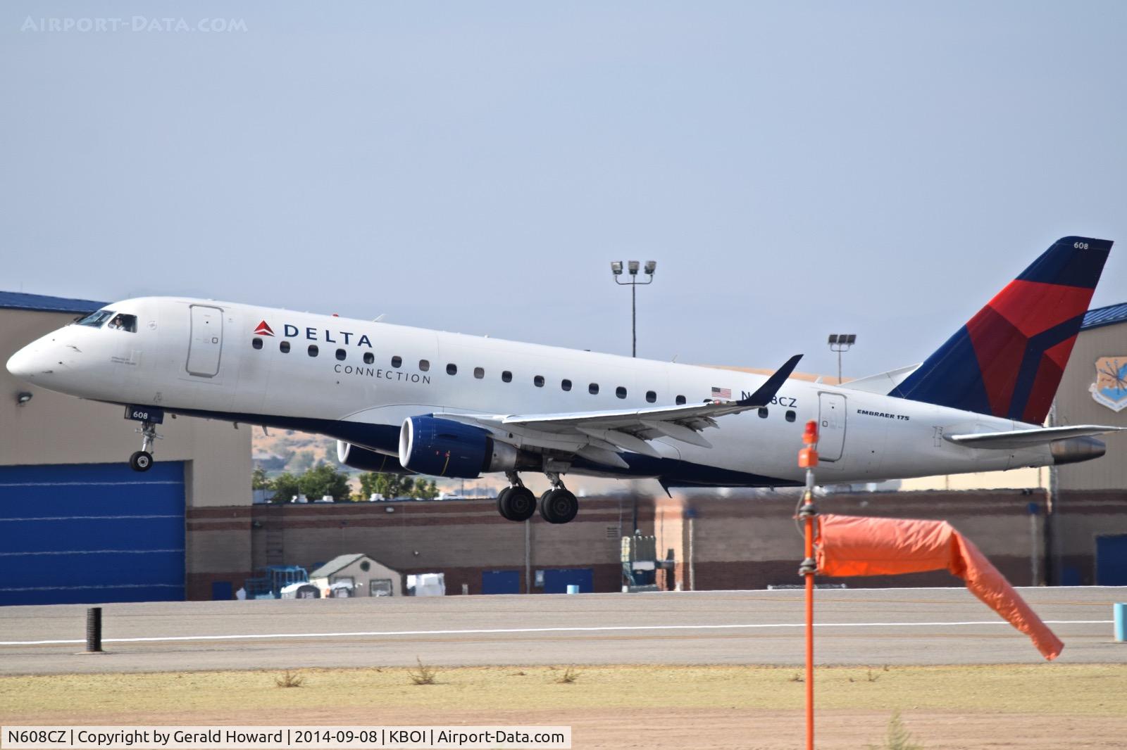 N608CZ, 2007 Embraer 175LR (ERJ-170-200LR) C/N 17000195, Take off from RWY 10R.