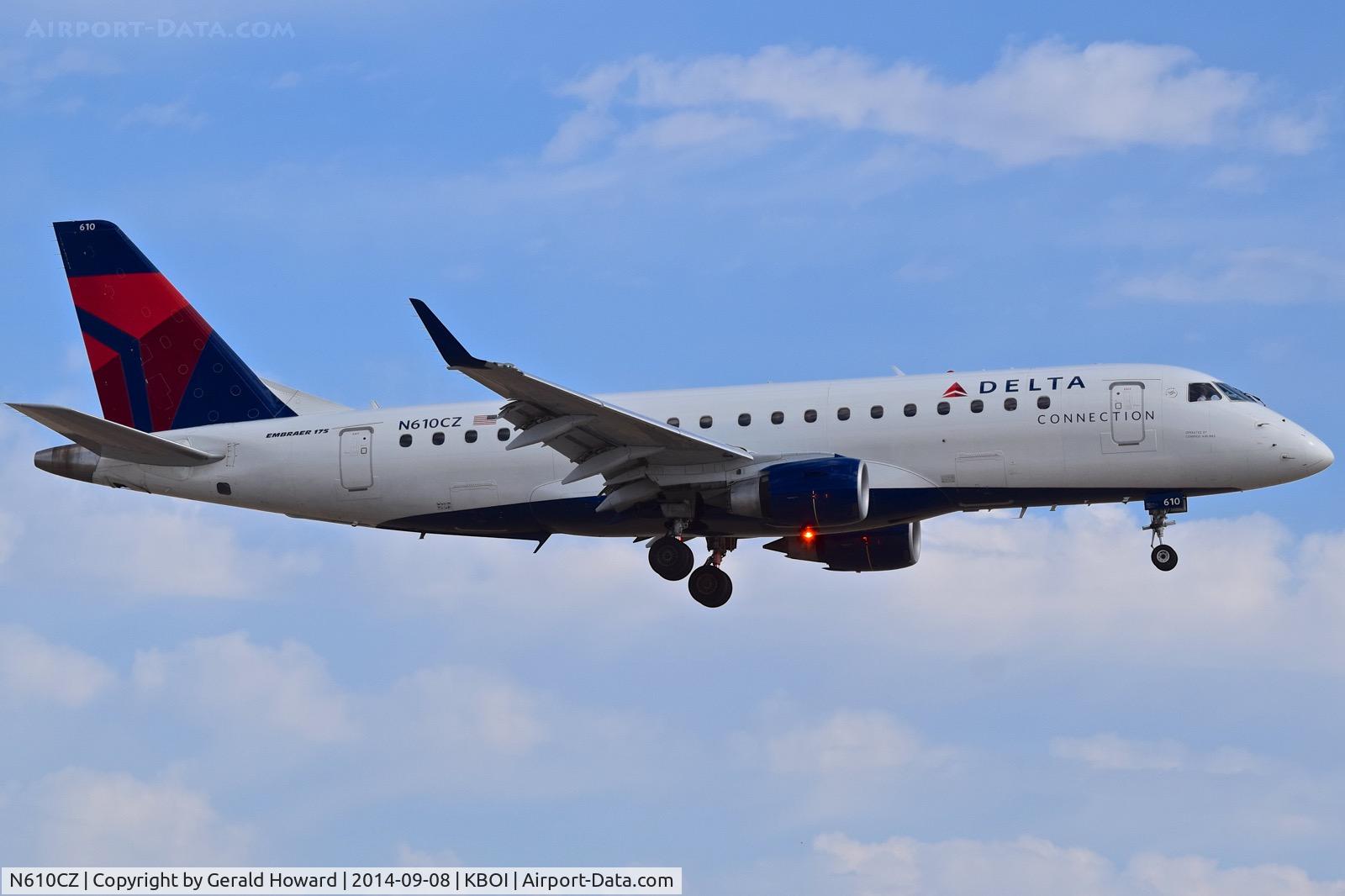 N610CZ, 2007 Embraer 175LR (ERJ-170-200LR) C/N 17000198, Landing RWY 10R.