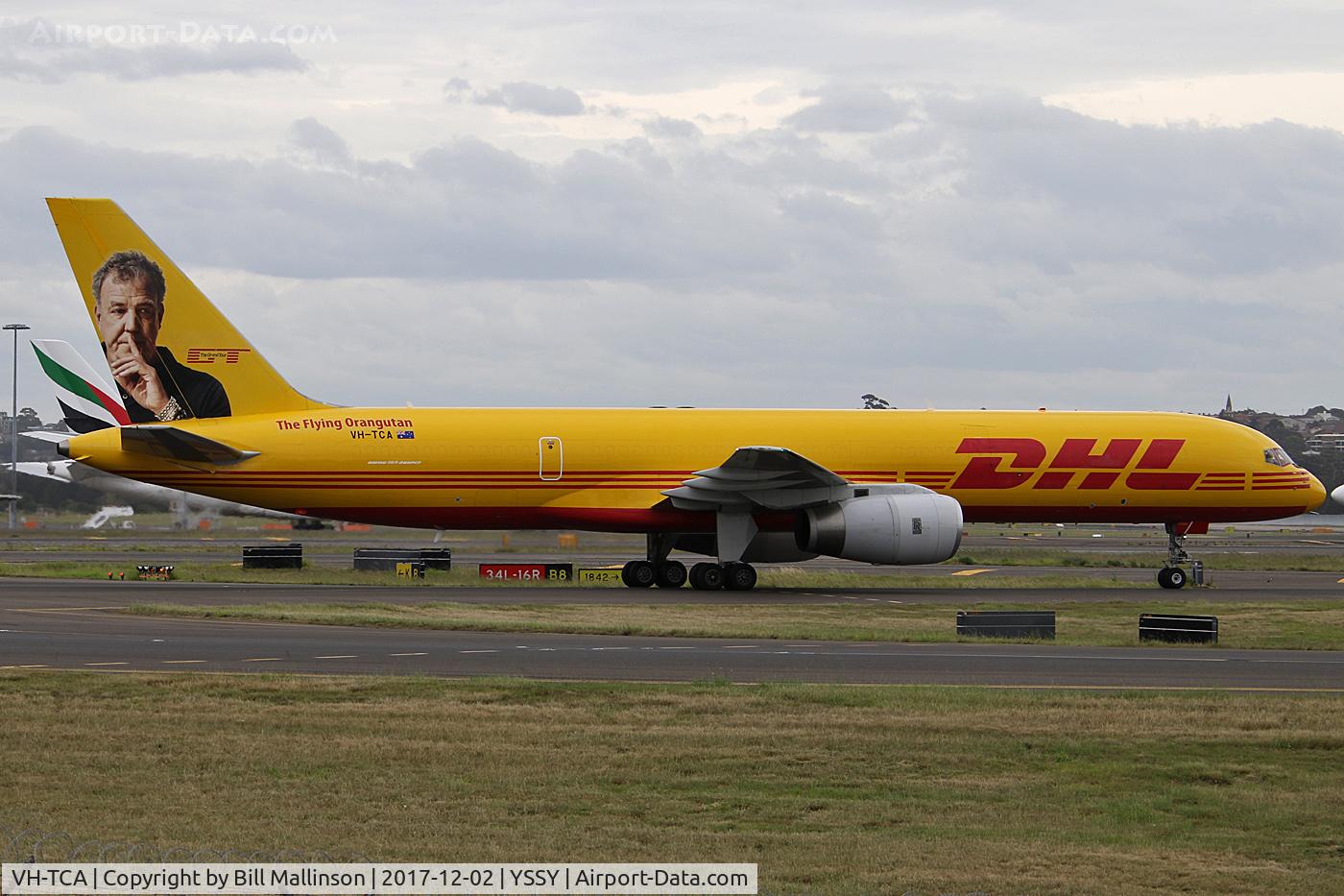 VH-TCA, 1992 Boeing 757-236/PCF C/N 25620, ROLLING