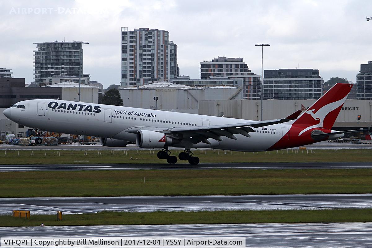 VH-QPF, 2004 Airbus A330-303 C/N 0595, ONTO A WET 16R