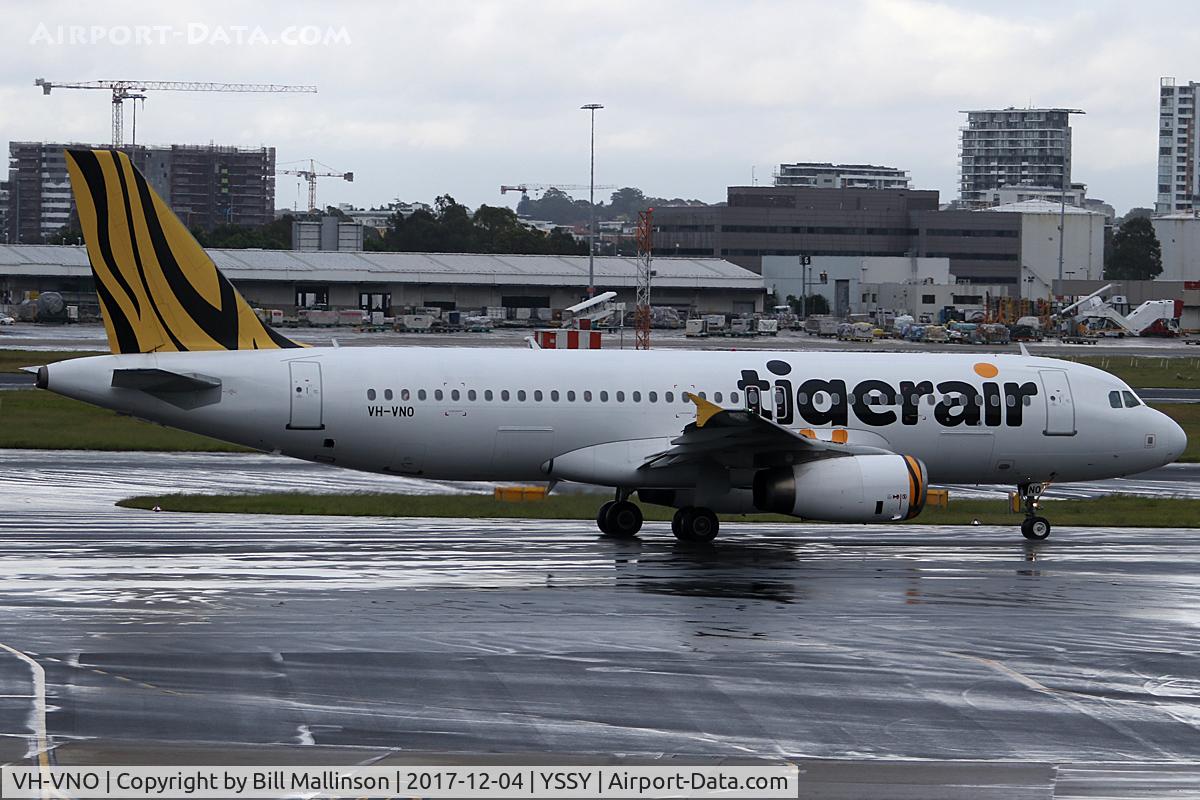 VH-VNO, 2009 Airbus A320-232 C/N 4053, TAXIING