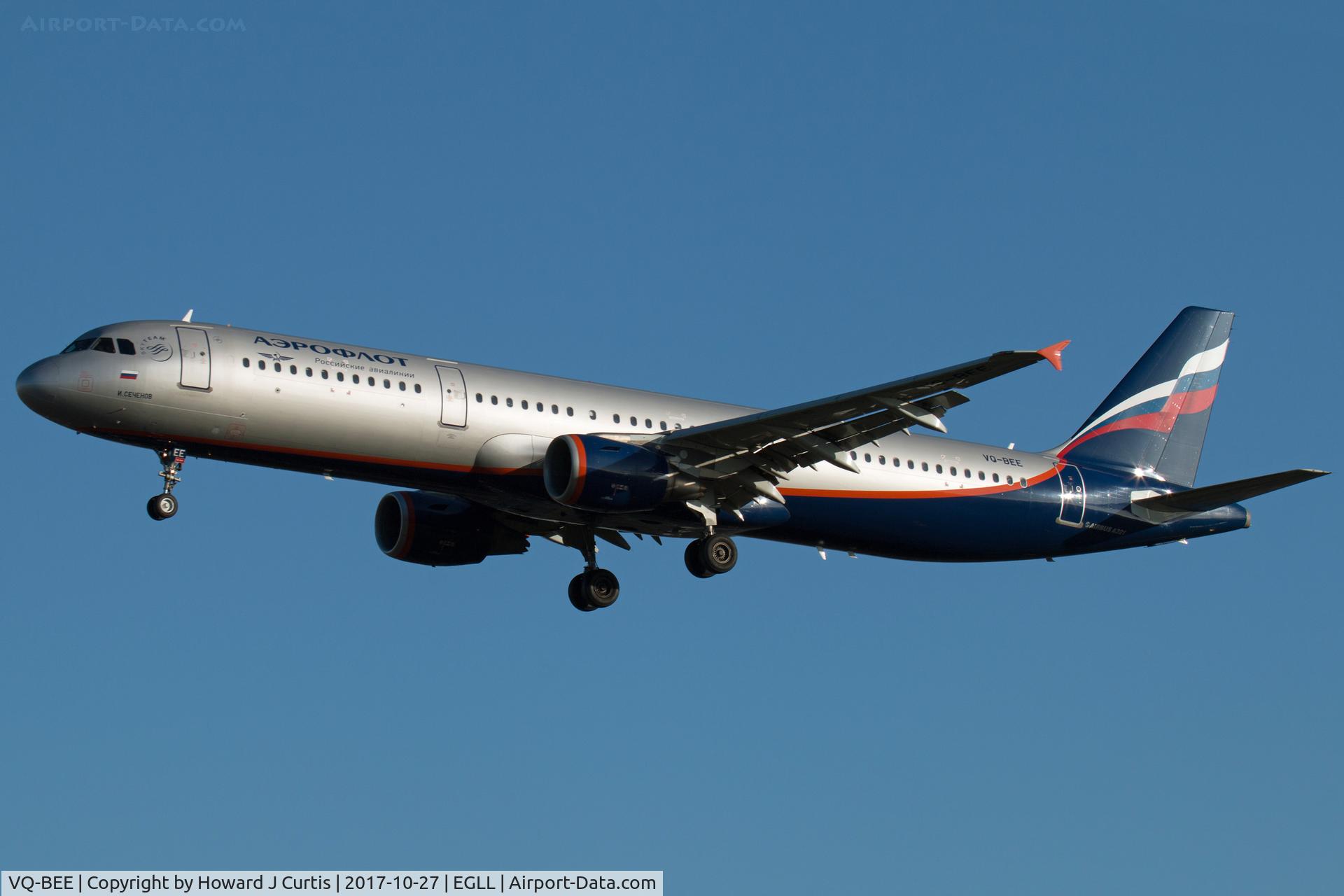 VQ-BEE, 2009 Airbus A321-211 C/N 4099, On approach.