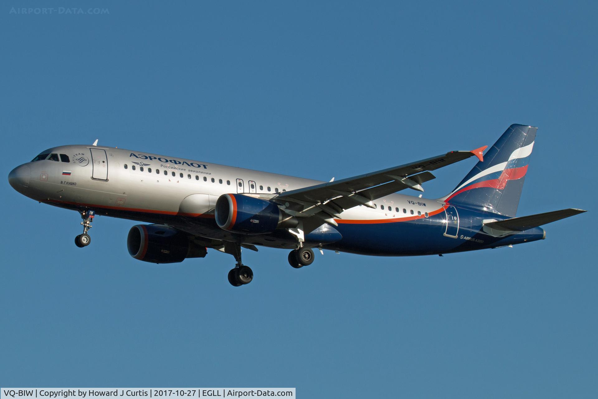 VQ-BIW, 2011 Airbus A320-214 C/N 4579, On approach