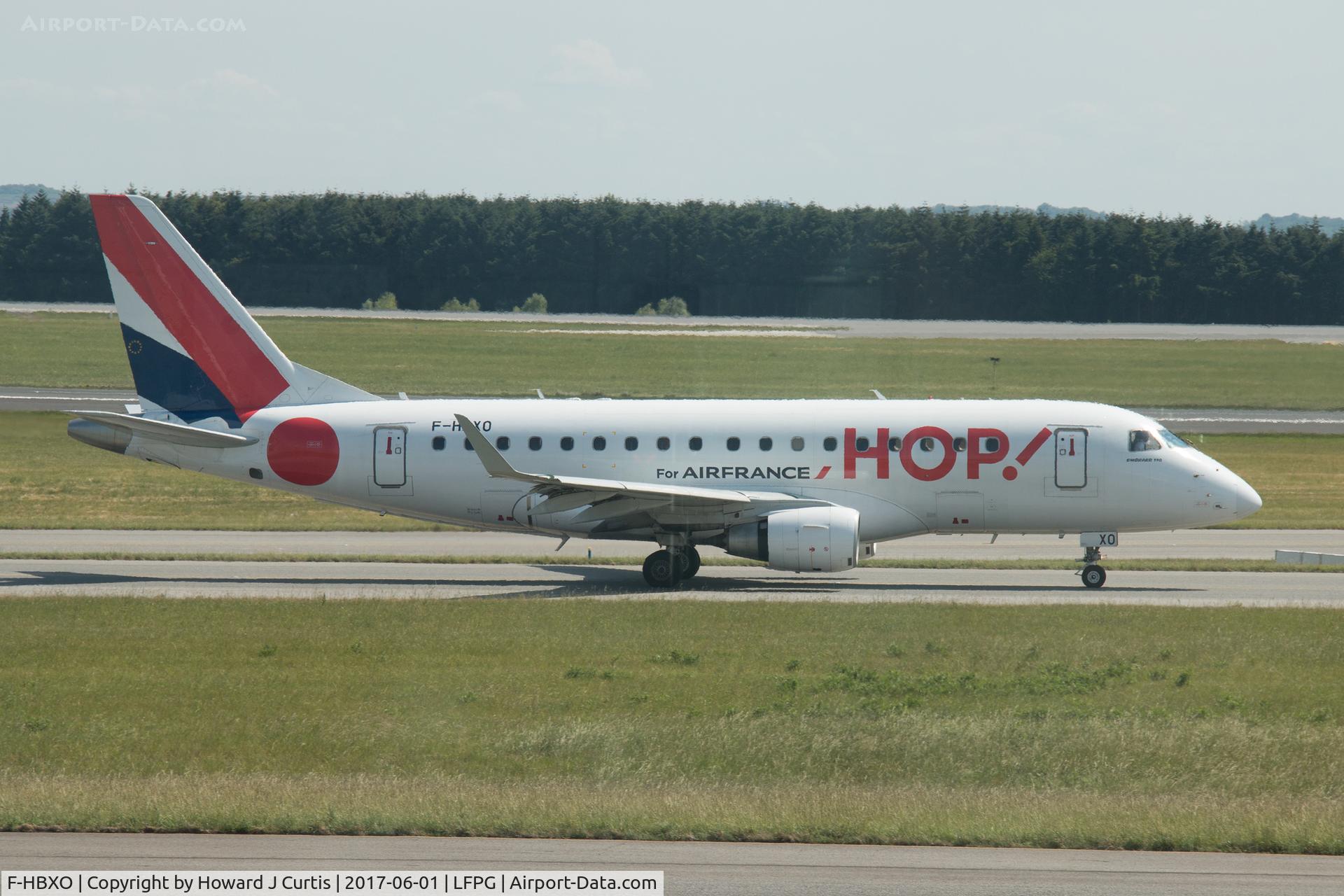 F-HBXO, 2004 Embraer 170LR (ERJ-170-100LR) C/N 17000033, Taxiing for departure