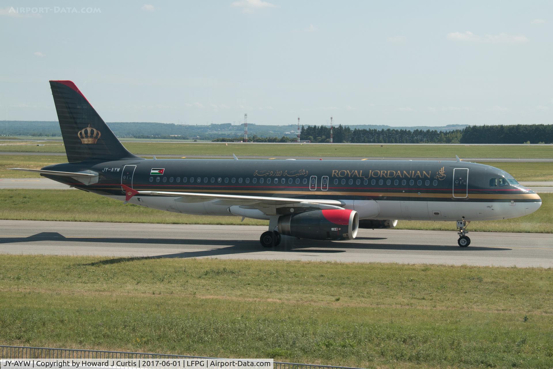 JY-AYW, 2012 Airbus A320-232 C/N 5367, Heading for the terminal