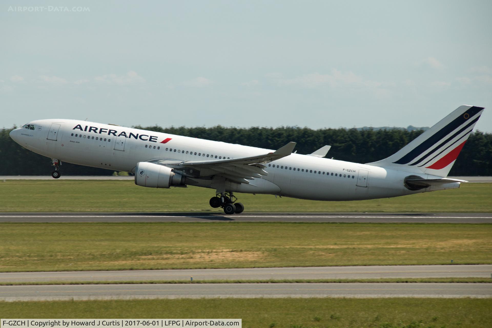F-GZCH, 2000 Airbus A330-243 C/N 500, On departure