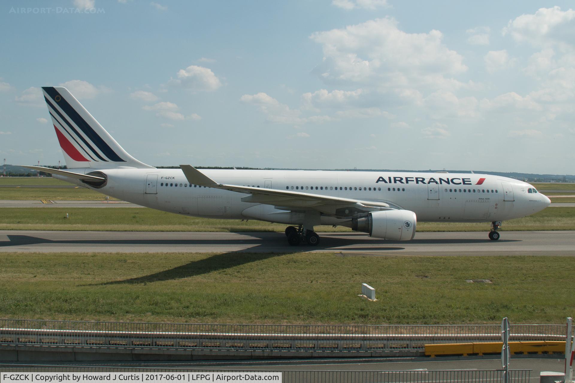F-GZCK, 2003 Airbus A330-203 C/N 516, Taxiing by