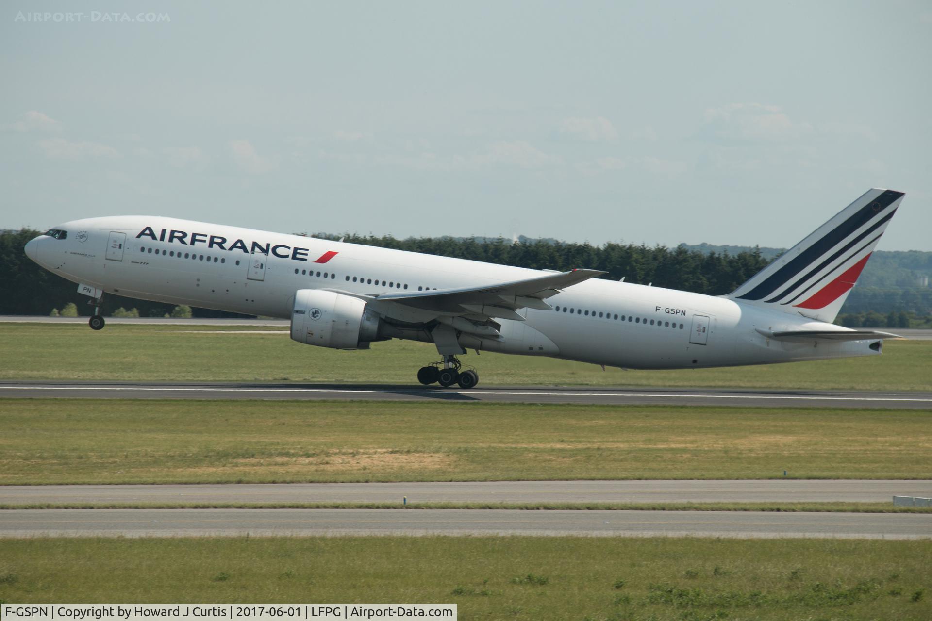F-GSPN, 2000 Boeing 777-228/ER C/N 29011, Caught on departure