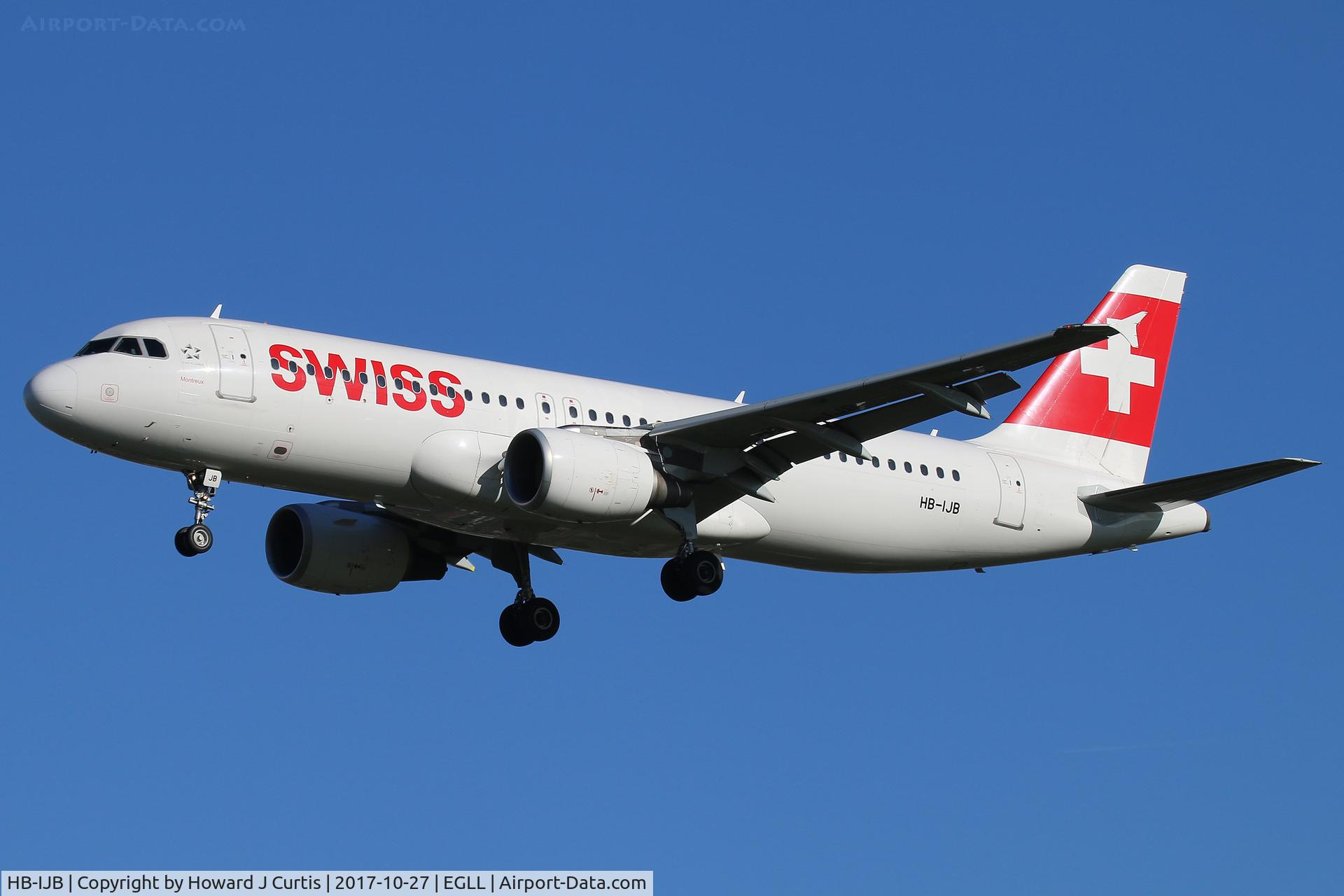 HB-IJB, 1995 Airbus A320-214 C/N 0545, On approach