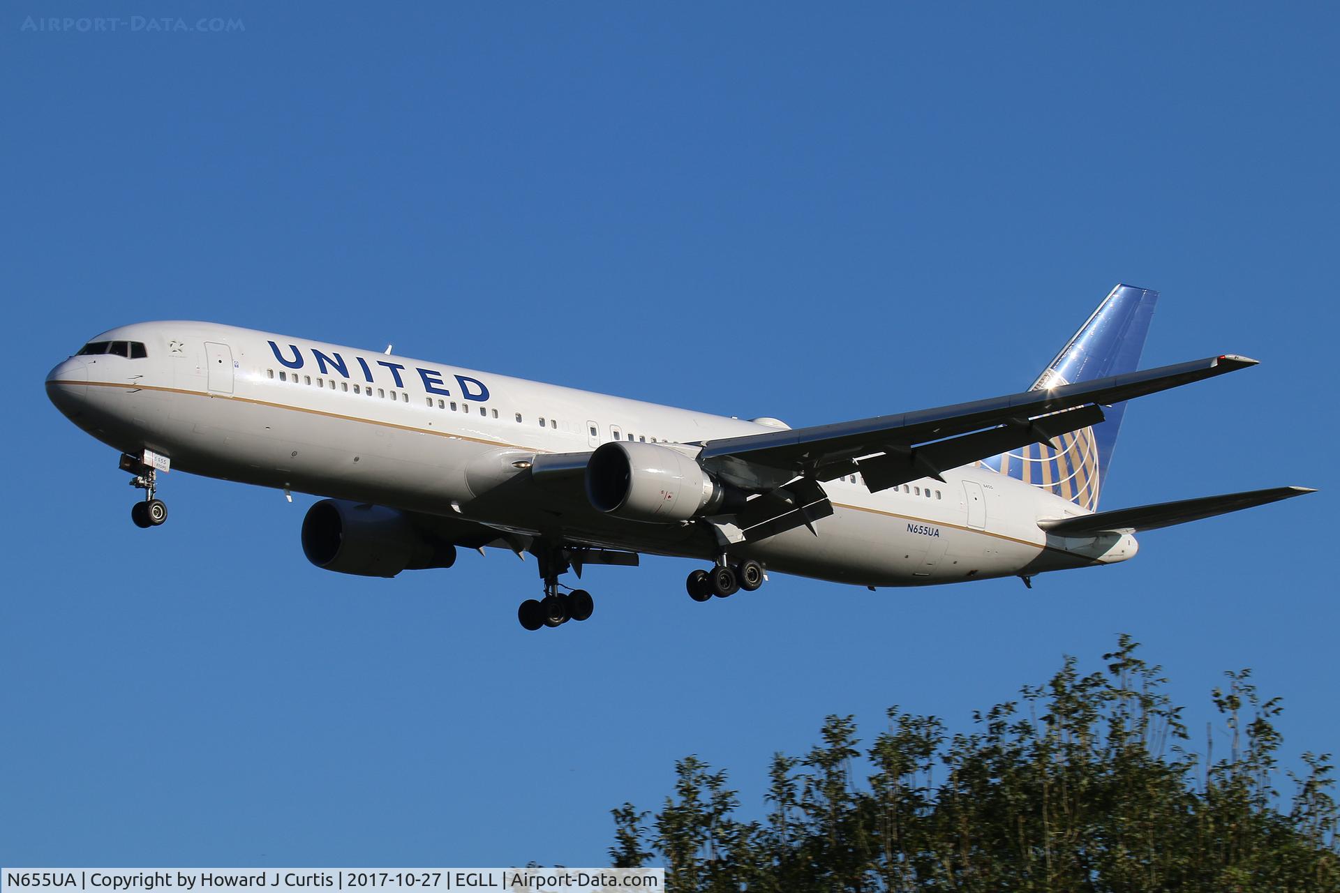 N655UA, 1992 Boeing 767-322/ER C/N 25393, On approach