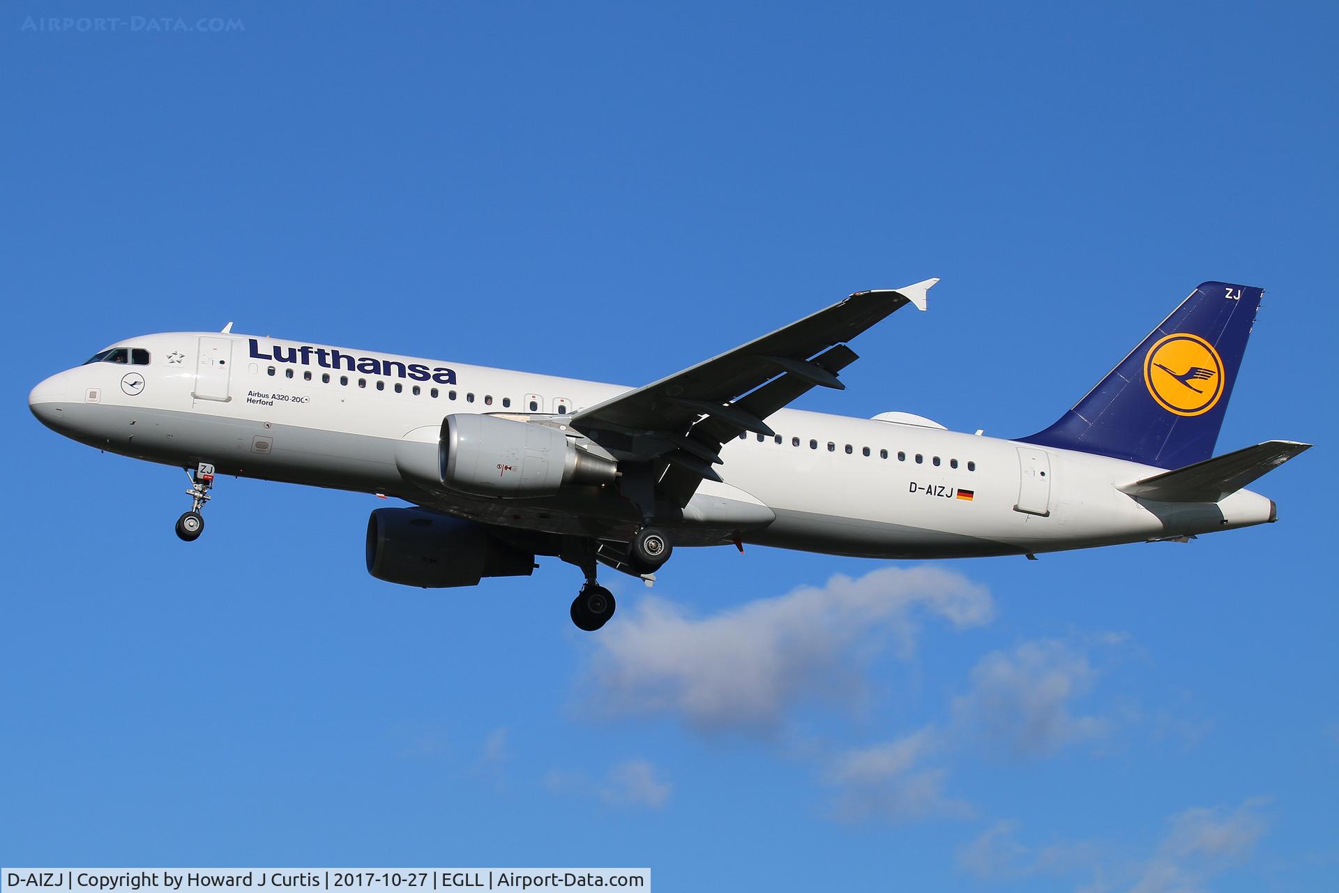 D-AIZJ, 2010 Airbus A320-214 C/N 4449, On approach