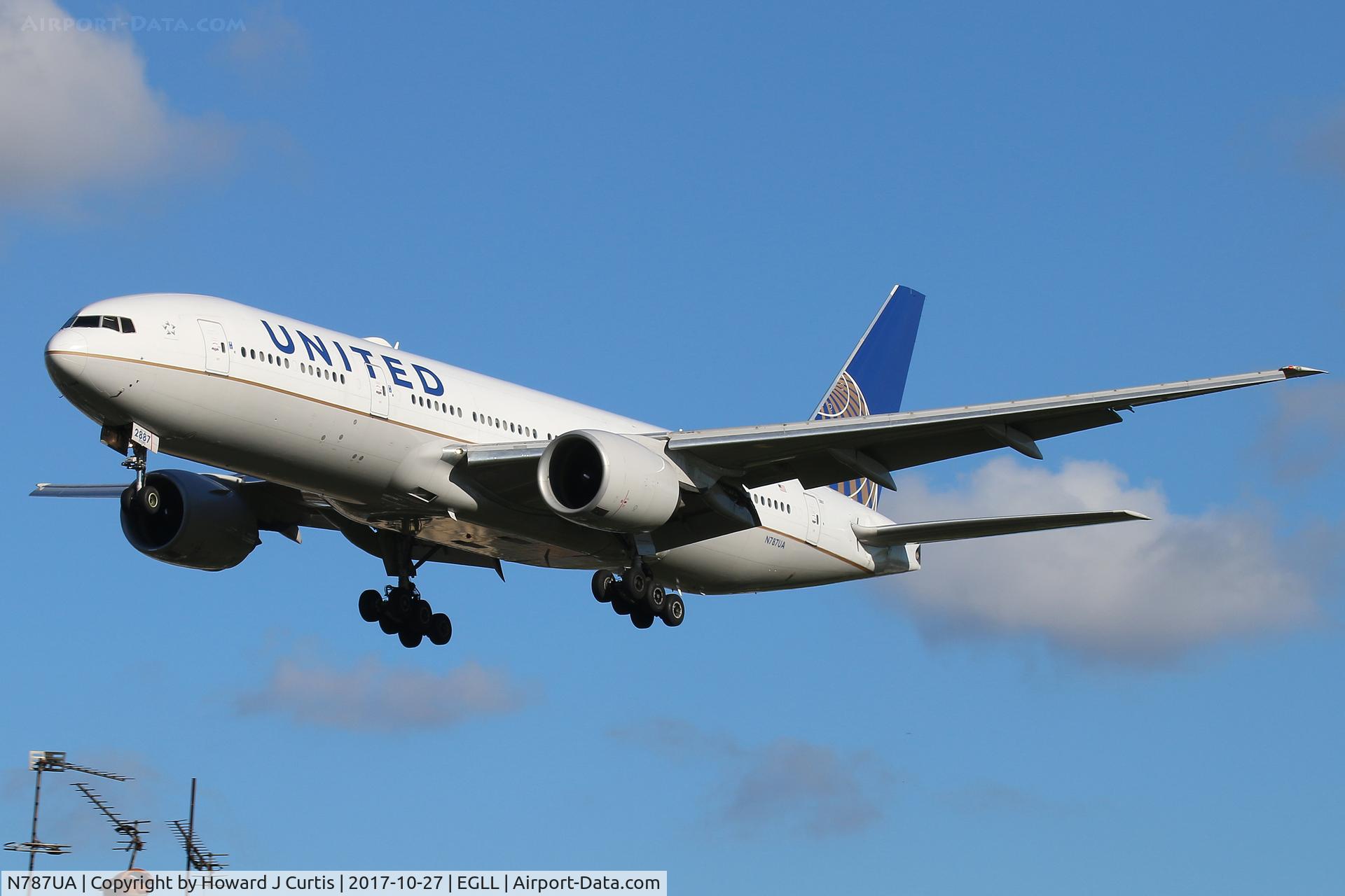 N787UA, 1997 Boeing 777-222 C/N 26939, On approach