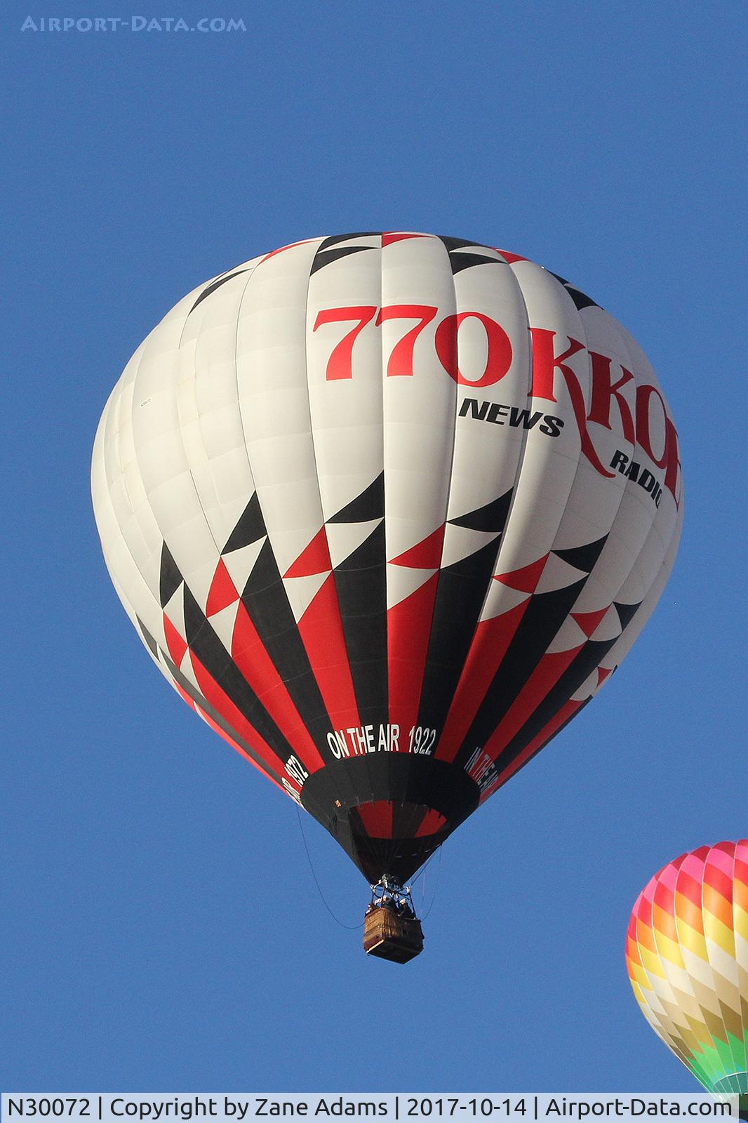 N30072, Arbc Inc Dba Lindstrand 105A C/N 5494, At the 2017 Albuquerque Balloon Fiesta