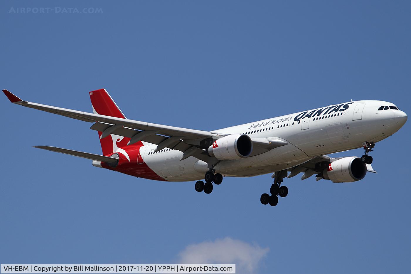VH-EBM, 2009 Airbus A330-202 C/N 1061, FINALS TO 21