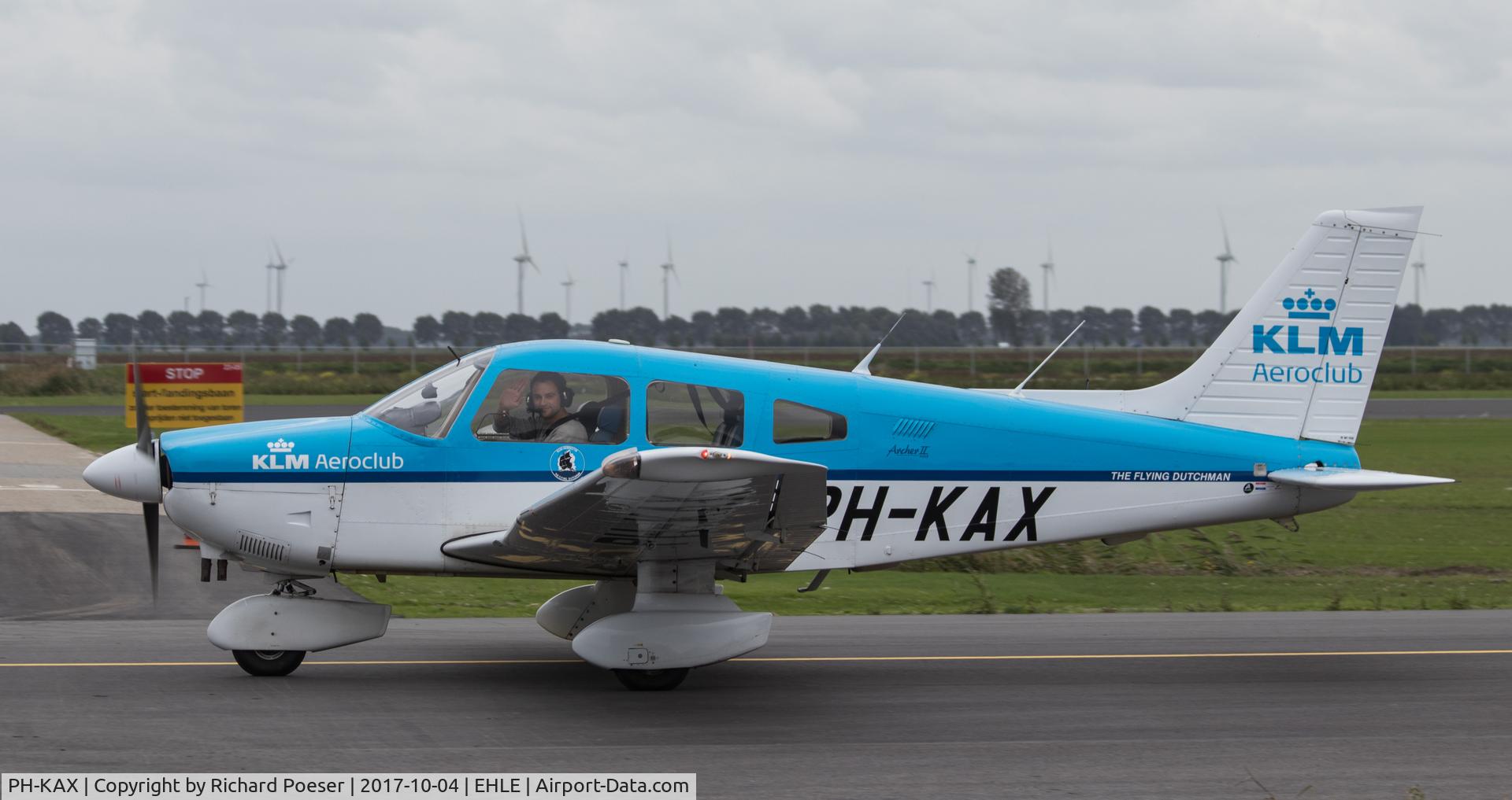 PH-KAX, 1986 Piper PA-28-181 Archer C/N 2890001, Lelystad