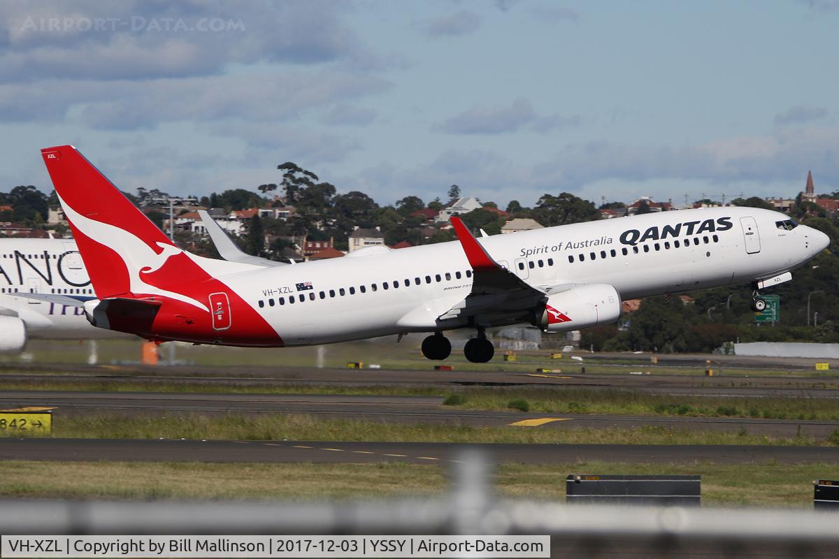 VH-XZL, 2014 Boeing 737-838 C/N 44573, ROTATING