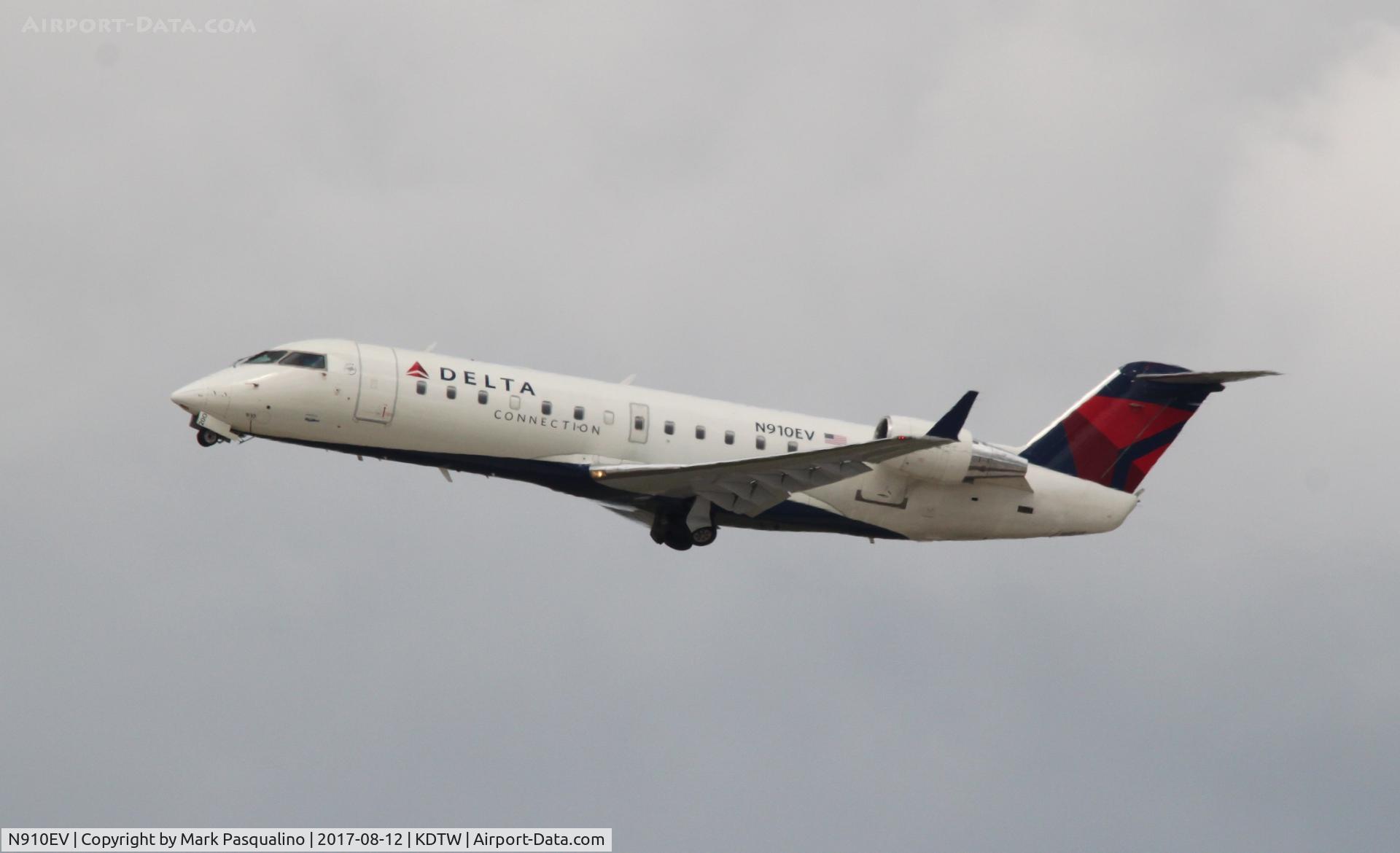 N910EV, 2002 Bombardier CRJ-200ER (CL-600-2B19) C/N 7727, CL-600-2B19