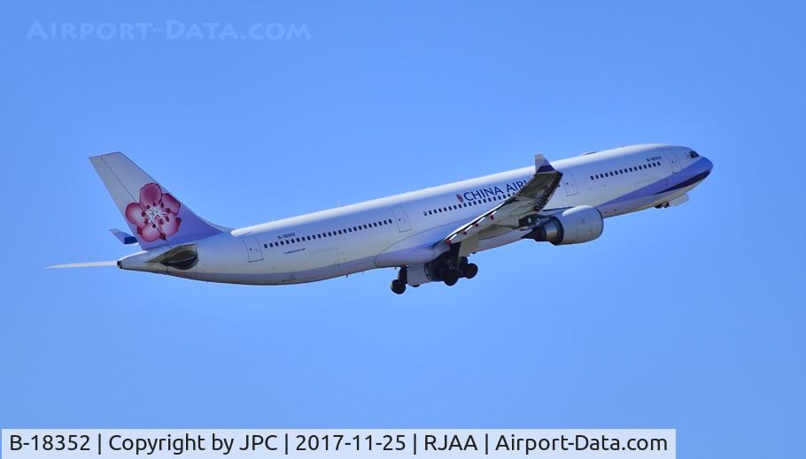 B-18352, 2007 Airbus A330-302 C/N 805, Retracting Gears