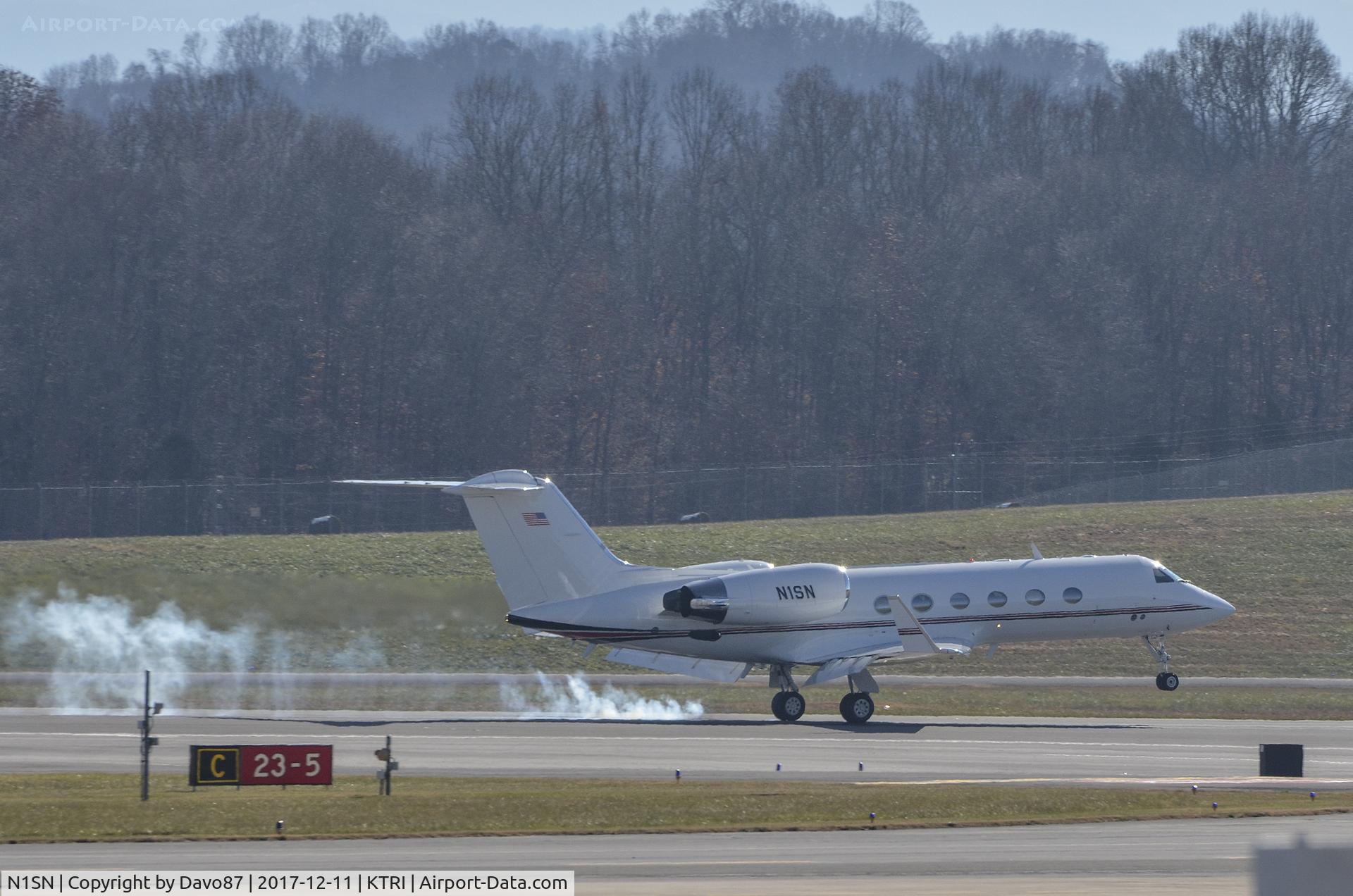 N1SN, 2000 Gulfstream Aerospace G-IV C/N 1433, Landing at Tri-Cities Airport (KTRI) in Blountville, TN.