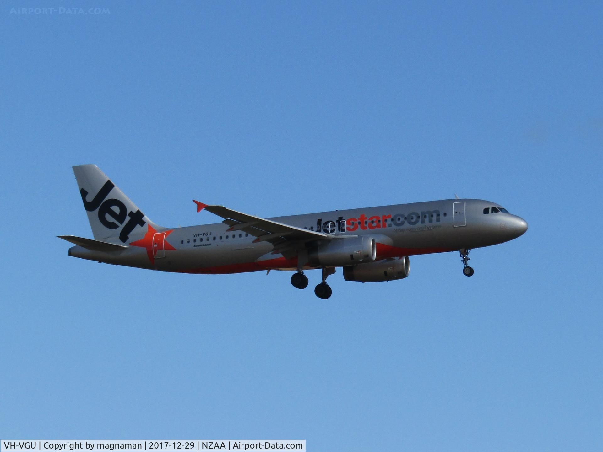 VH-VGU, 2010 Airbus A320-214 C/N 4245, finals at NZAA