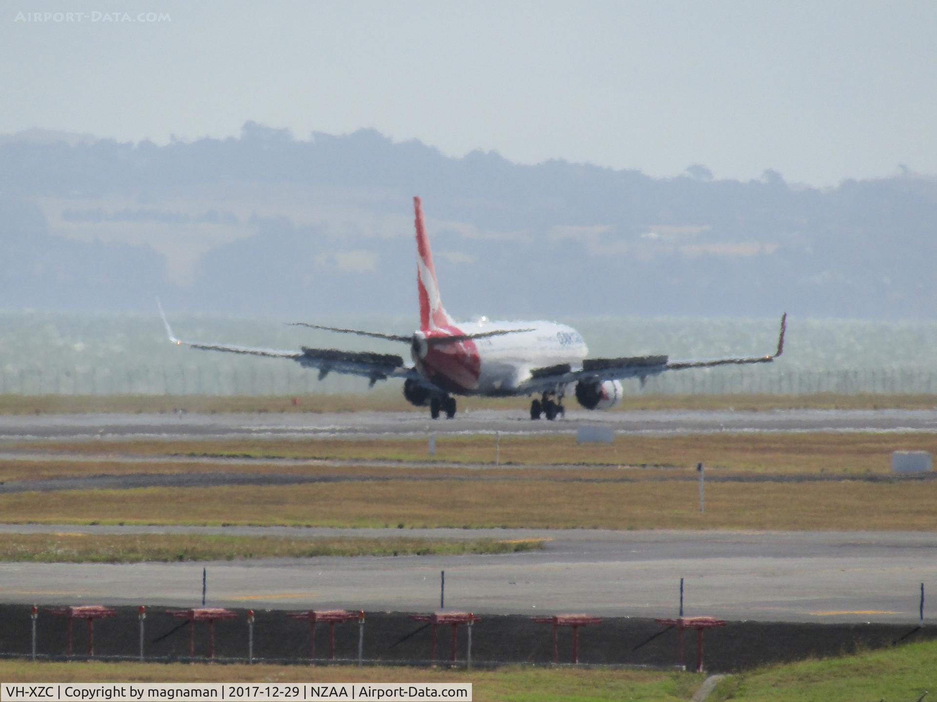 VH-XZC, 2012 Boeing 737-838 C/N 39361, long range hazy shot landing at NZAA