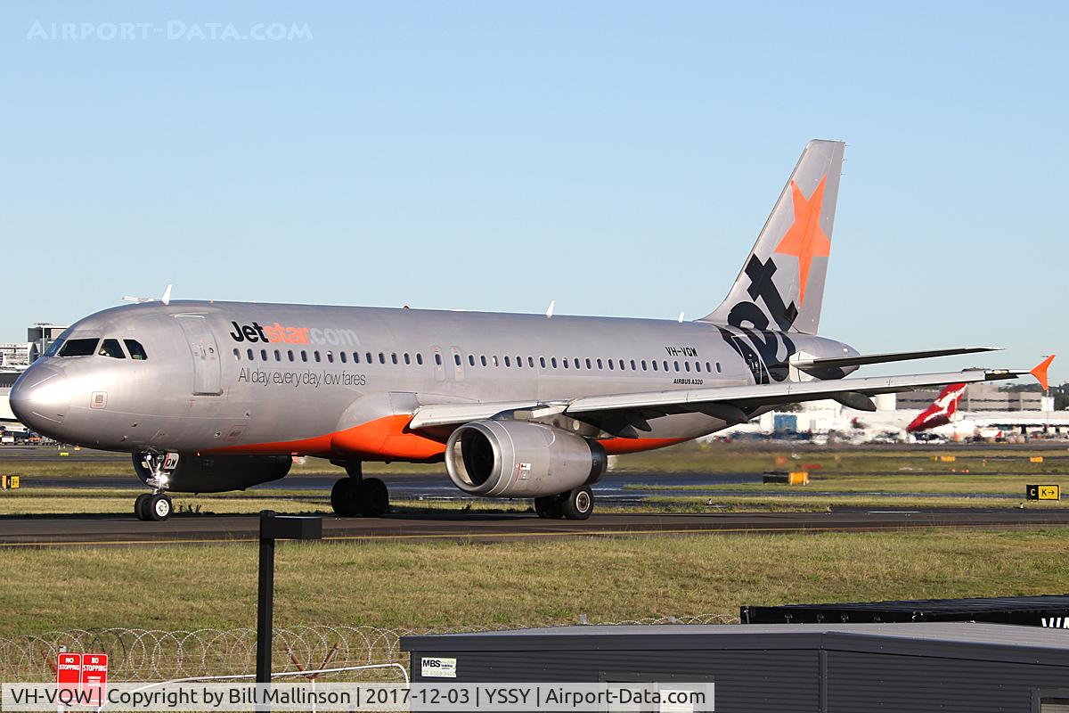 VH-VQW, 2004 Airbus A320-232 C/N 2329, TAXI TO 34R