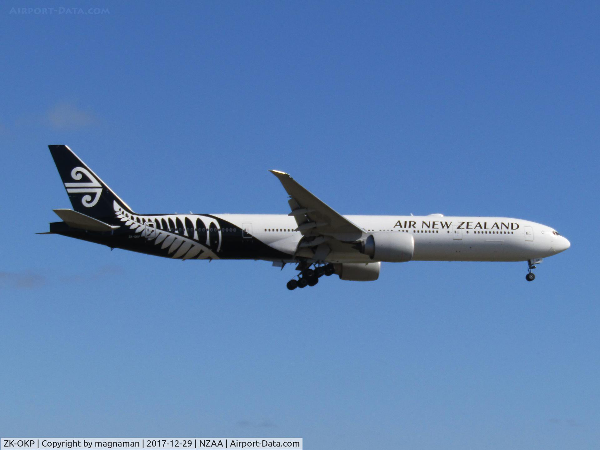 ZK-OKP, 2011 Boeing 777-306/ER C/N 39041, finals for AKL