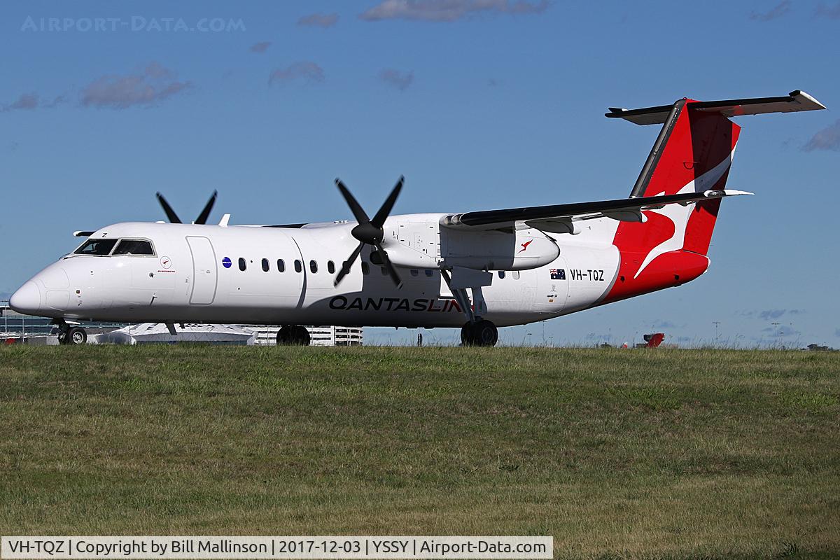 VH-TQZ, 2000 De Havilland Canada DHC-8-315Q Dash 8 C/N 555, TAXI TO 34R
