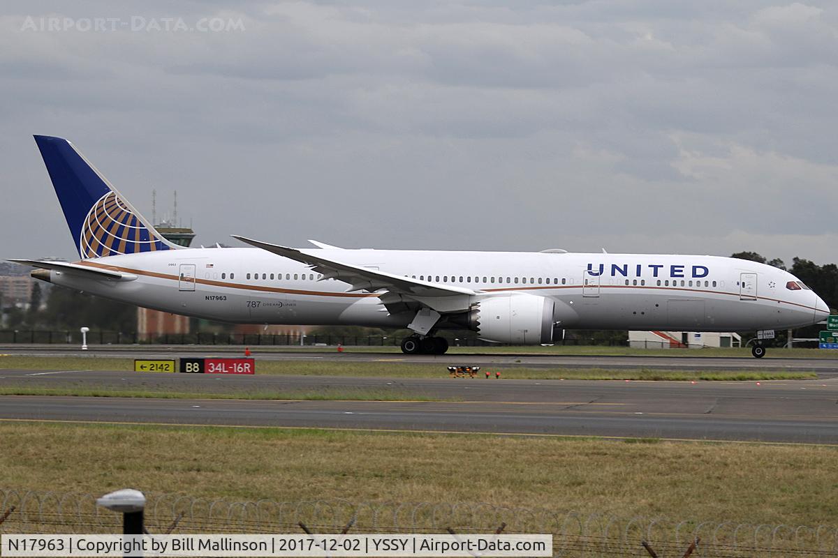 N17963, 2016 Boeing 787-9 Dreamliner C/N 37812, TAXIING