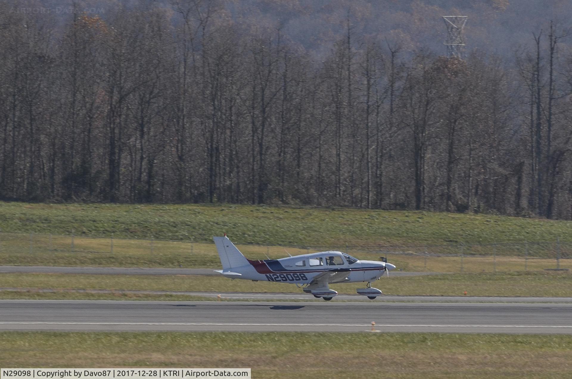 N29098, 1979 Piper PA-28-181 C/N 28-7990436, About to land at Tri-Cities Airport (KTRI) in Blountville, TN.