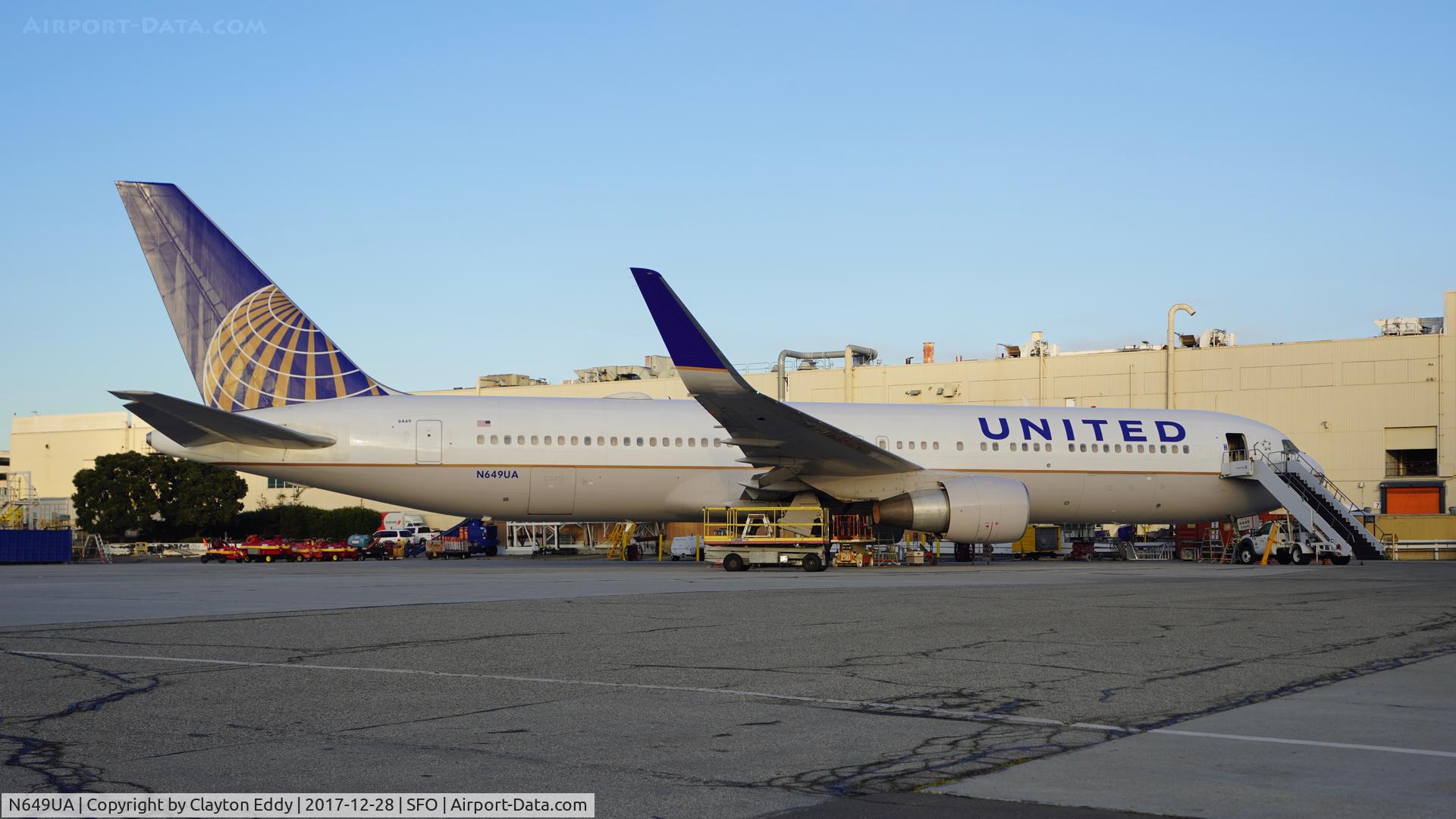 N649UA, 1992 Boeing 767-322 C/N 25286, SFO 2017.