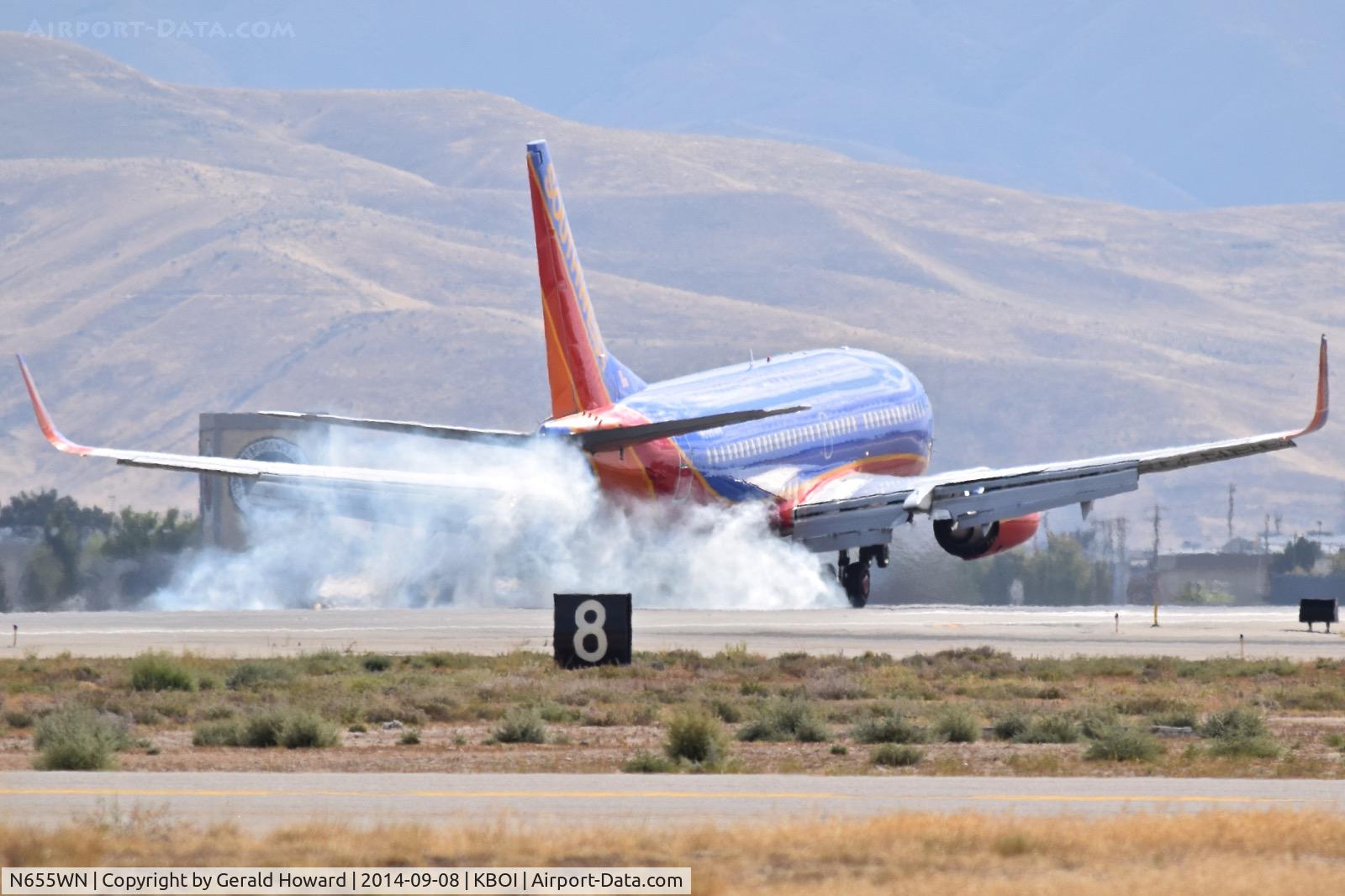 N655WN, 1997 Boeing 737-3H4 C/N 28400, Touchdown on RWY 10R.