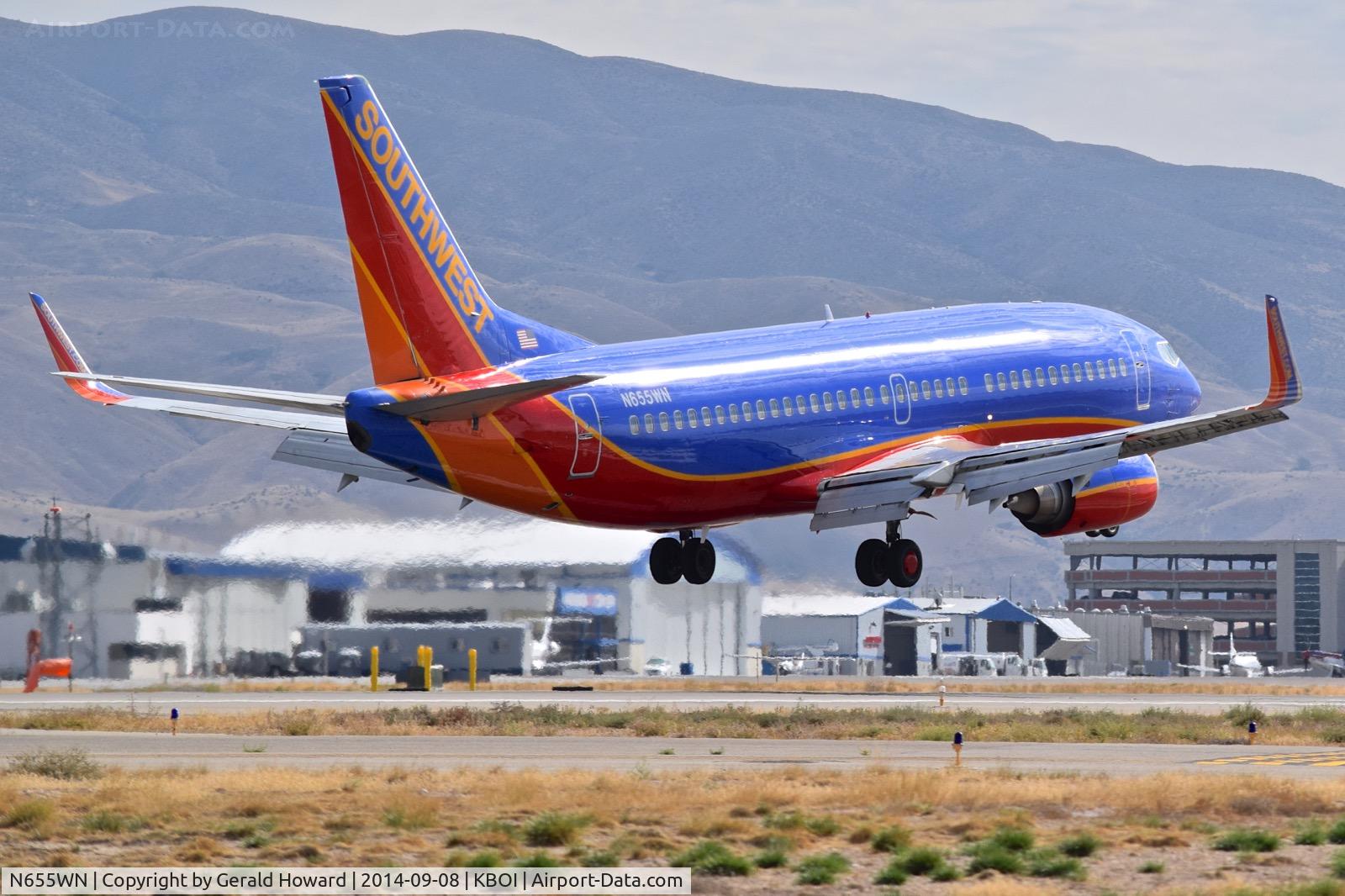 N655WN, 1997 Boeing 737-3H4 C/N 28400, Past the numbers on RWY 10R.