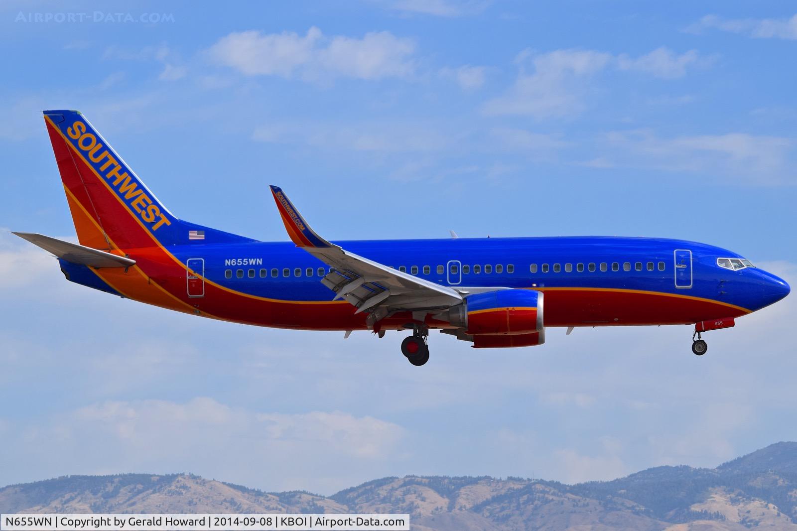 N655WN, 1997 Boeing 737-3H4 C/N 28400, Approach to RWY 10R.
