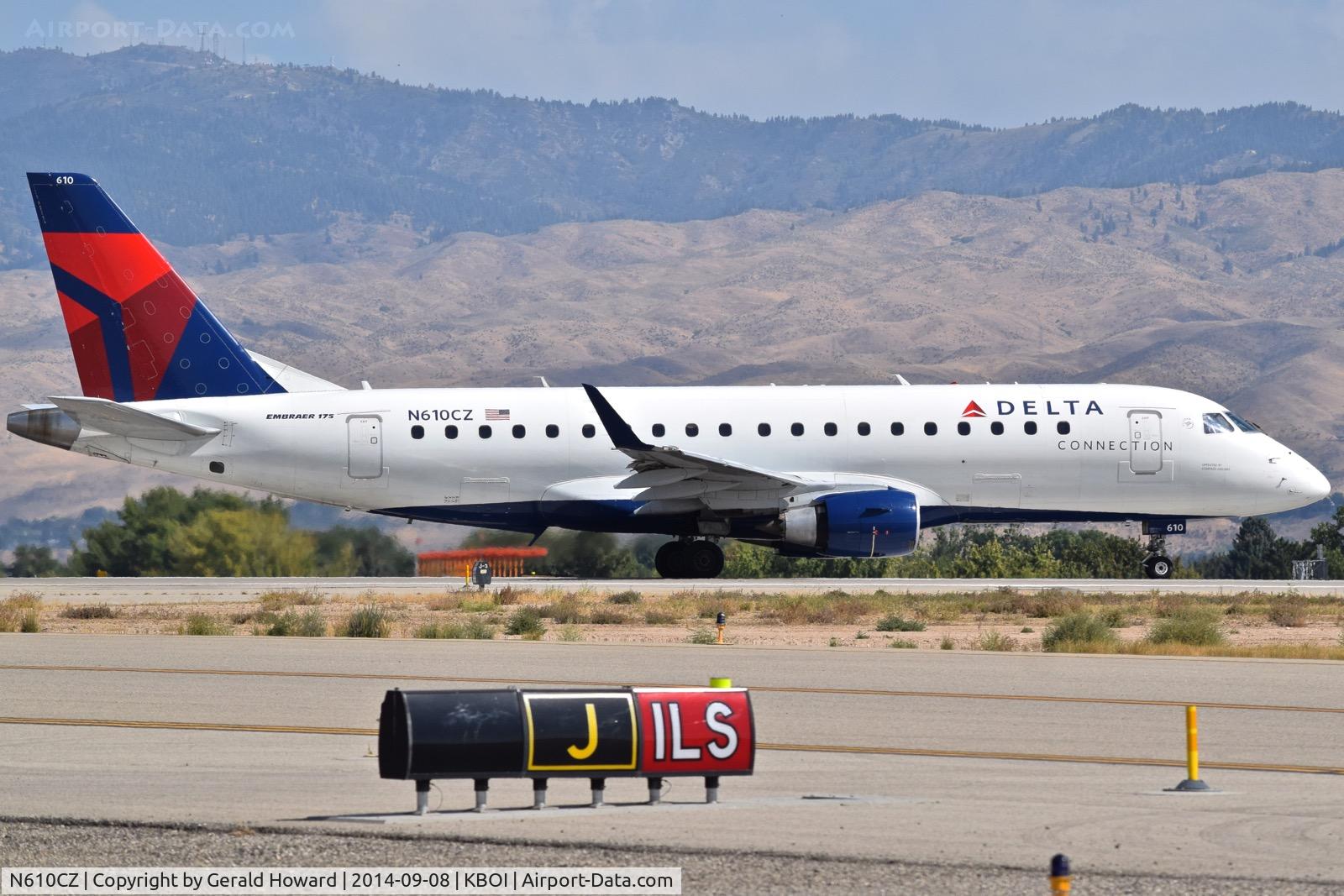 N610CZ, 2007 Embraer 175LR (ERJ-170-200LR) C/N 17000198, Starting take off roll on RWY 10R.