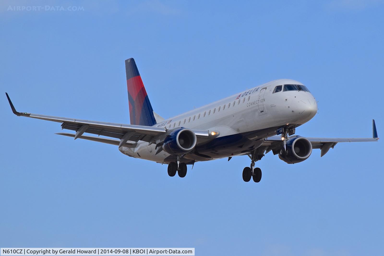 N610CZ, 2007 Embraer 175LR (ERJ-170-200LR) C/N 17000198, Landing approach for RWY 10R.