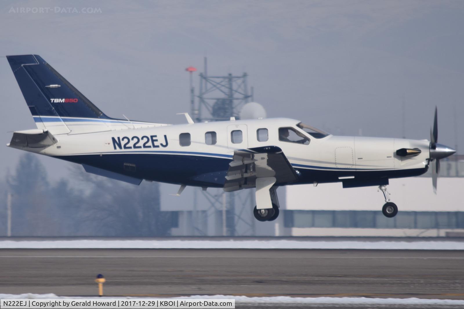 N222EJ, 2013 Socata TBM 850 C/N 665, Take off on RWY 10R.