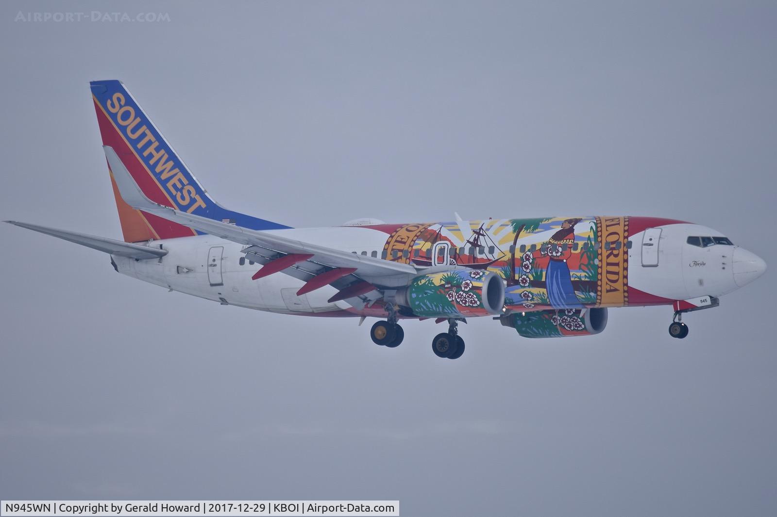 N945WN, 2010 Boeing 737-7H4 C/N 36660, Approach to RWY 10L.