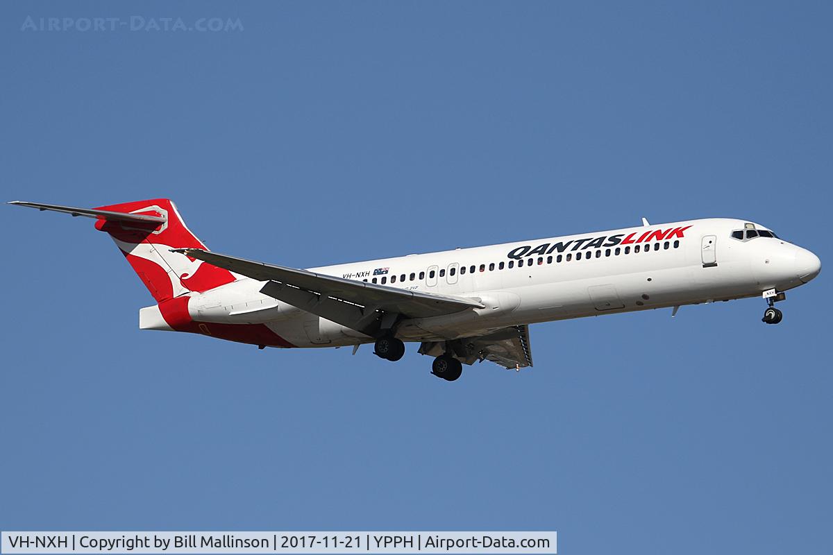 VH-NXH, 1999 Boeing 717-2K9 C/N 55055, FINALS TO 21
