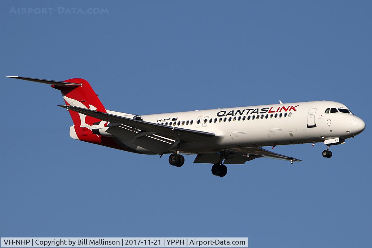 VH-NHP, 1992 Fokker 100 (F-28-0100) C/N 11399, FINALS TO 21