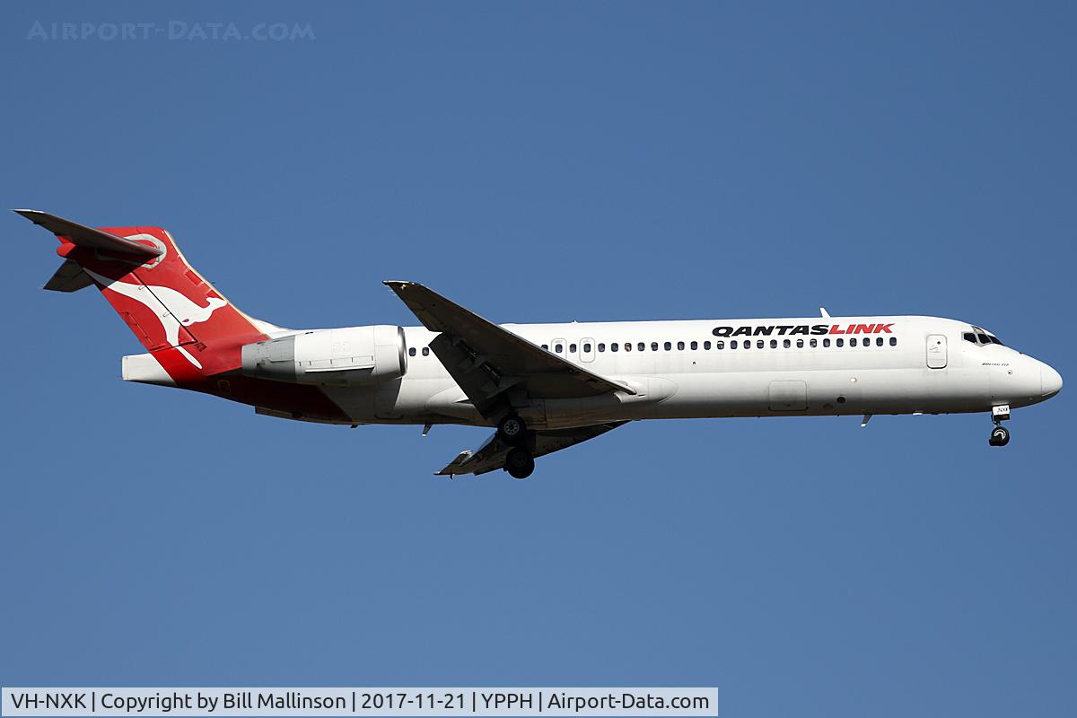 VH-NXK, 2001 Boeing 717-231 C/N 55092, FINALS FOR 21