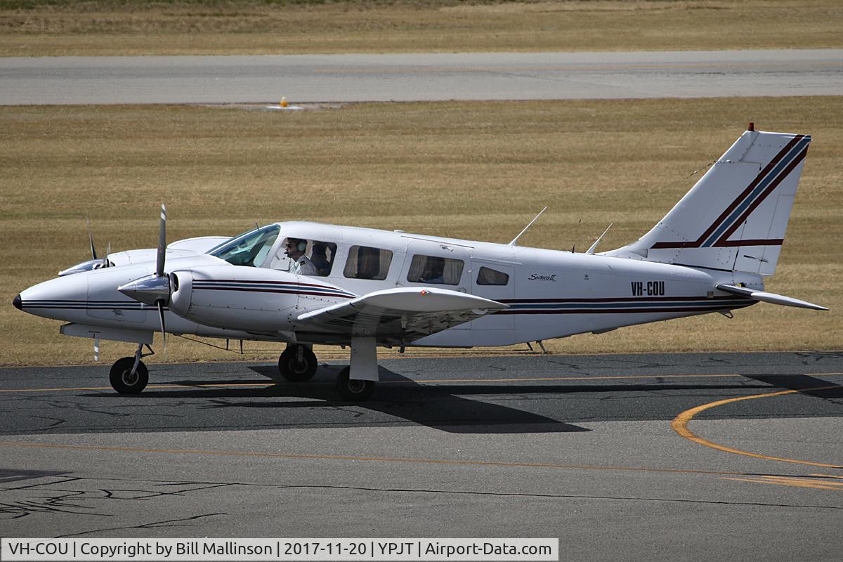 VH-COU, 1978 Piper PA-34-200T Seneca II C/N 34-7870273, TAXIING