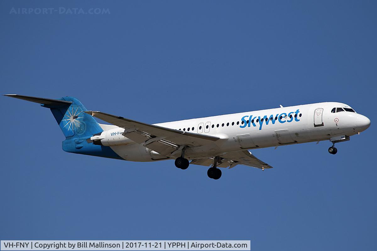 VH-FNY, 1994 Fokker 100 (F-28-0100) C/N 11484, FINALS FOR 21